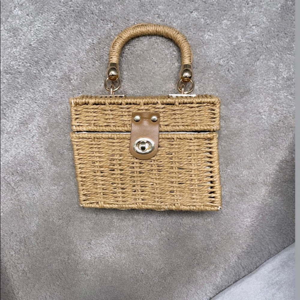 STRAW/BAMBOO CROSSBODY PURSE